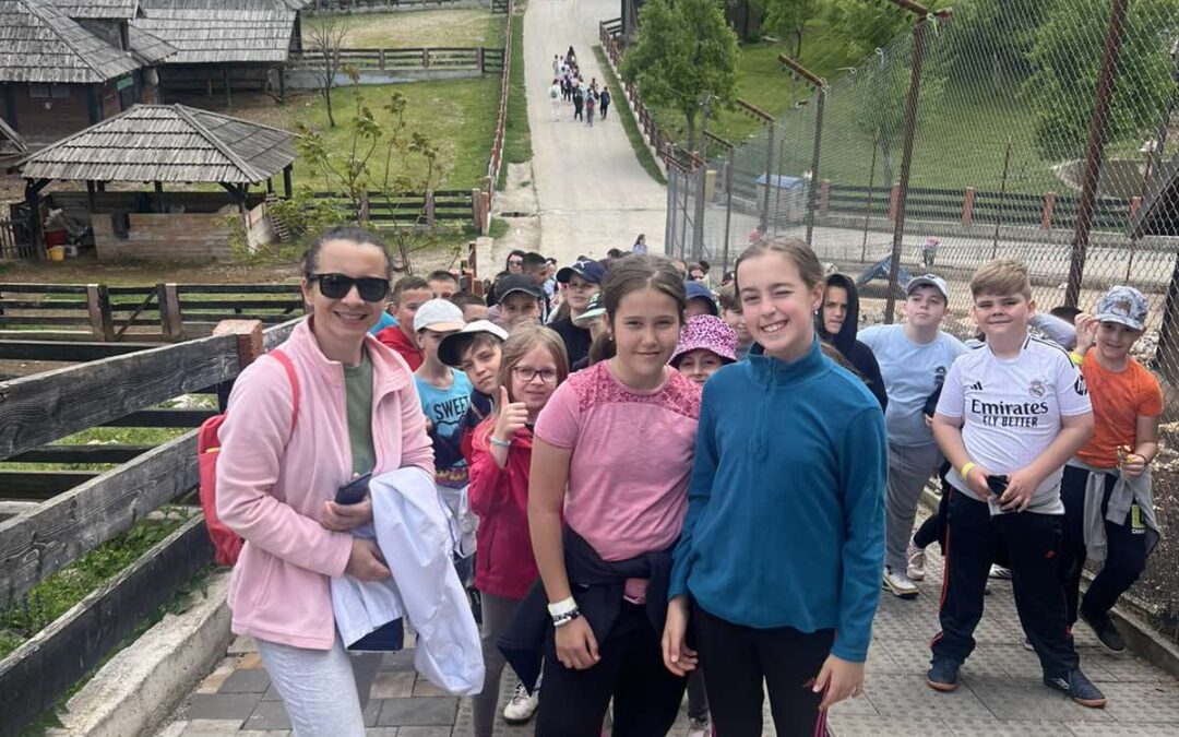 Četvrti razredi uživali u školi u prirodi u Ajdinovićima