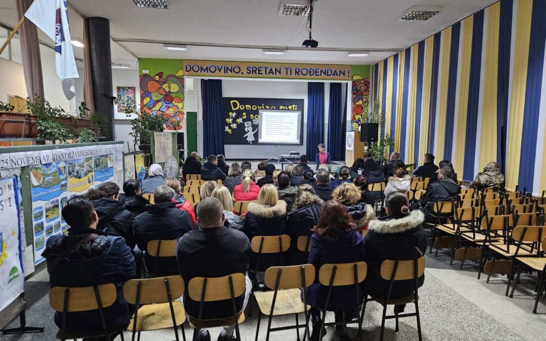 Stručni tim škole održao predavanje o komunikaciji za roditelje