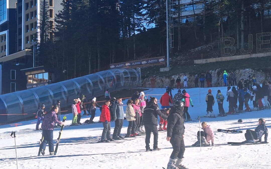 Učenici VI-1 razreda na školi skijanja na Bjelašnici